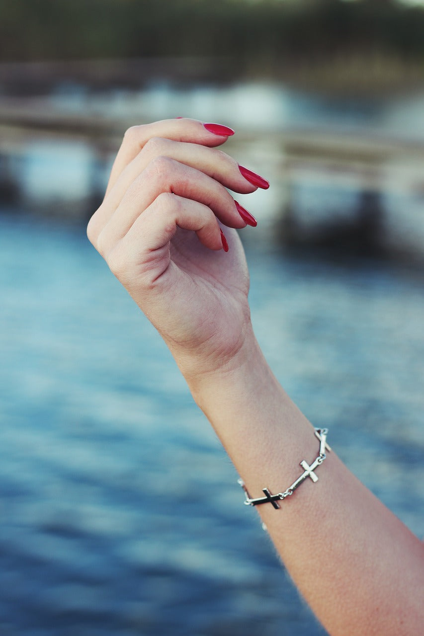 Una pulsera con mensaje