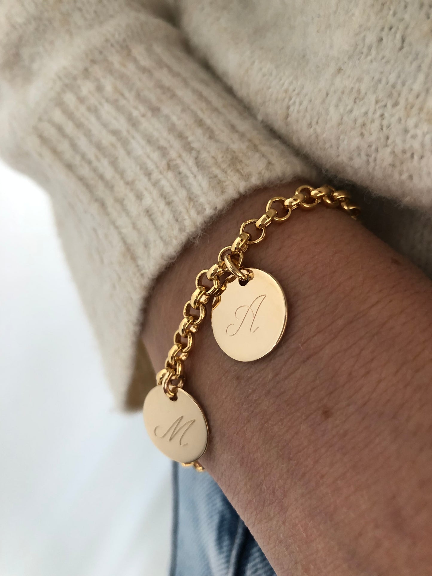 Pulsera Personalizada con Cadena Rolo con Baño de oro y dos medallas